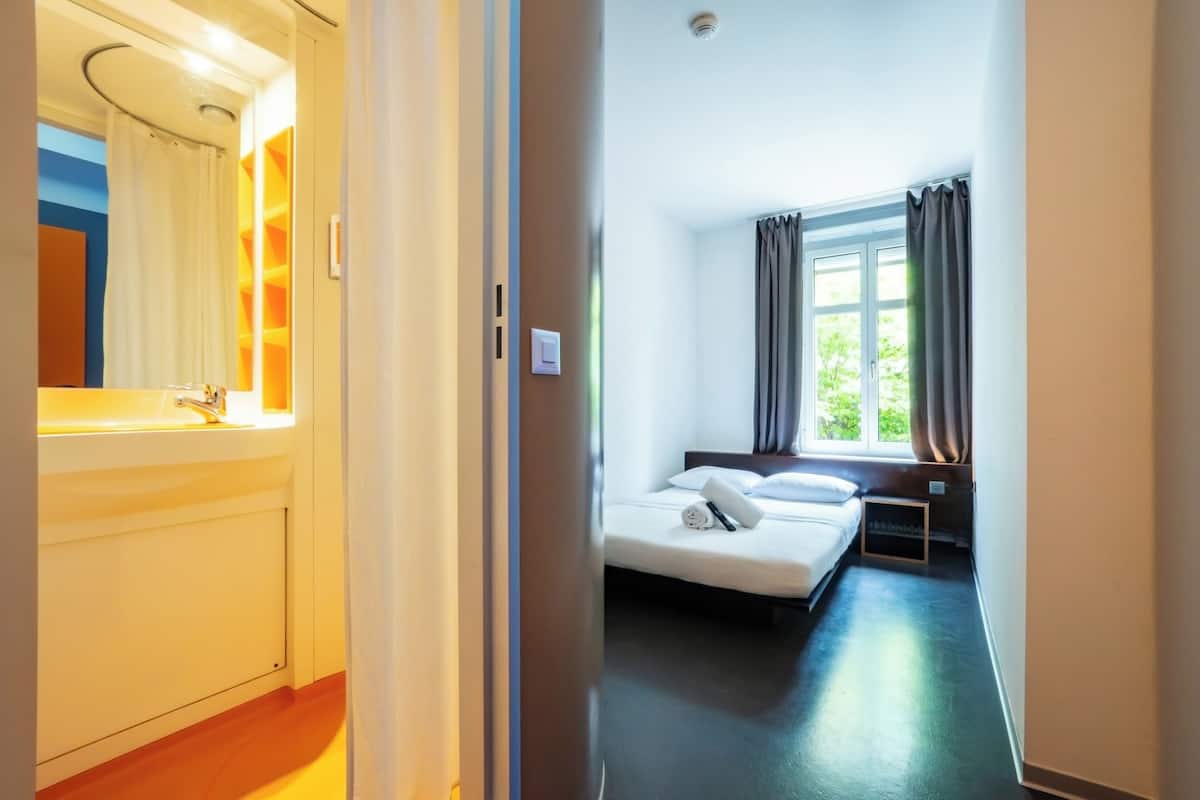 Economy Double Room, 1 Double Bed | Room amenity