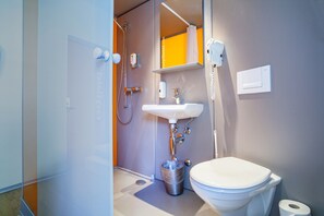 Economy-Doppelzimmer | Badezimmer