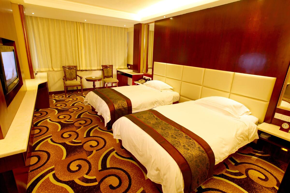 Down comforters, pillowtop beds, desk, blackout drapes