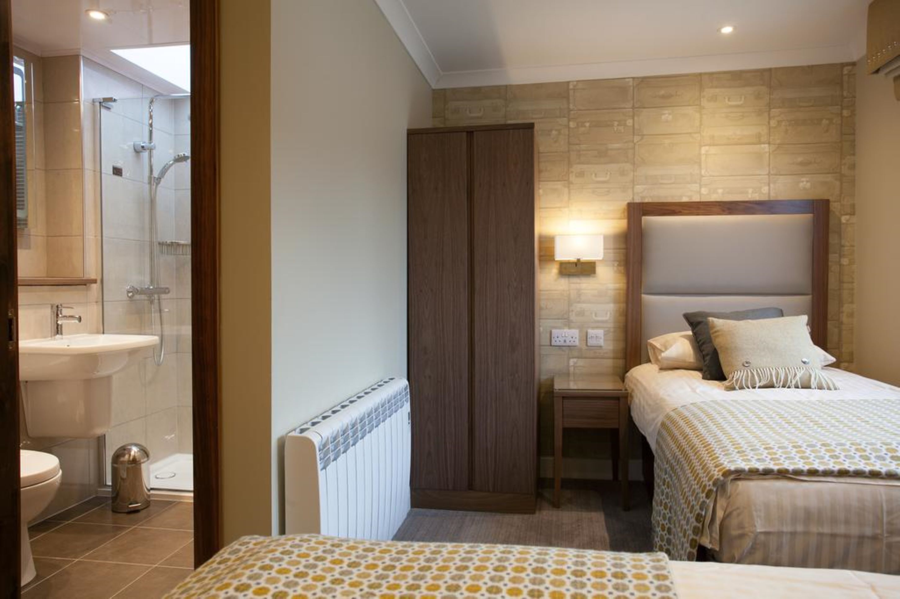 twin room | desk, iron/ironing board, free wifi, bed sheets