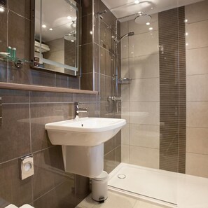 Baño | Amenidades de baño gratuitas y toallas 