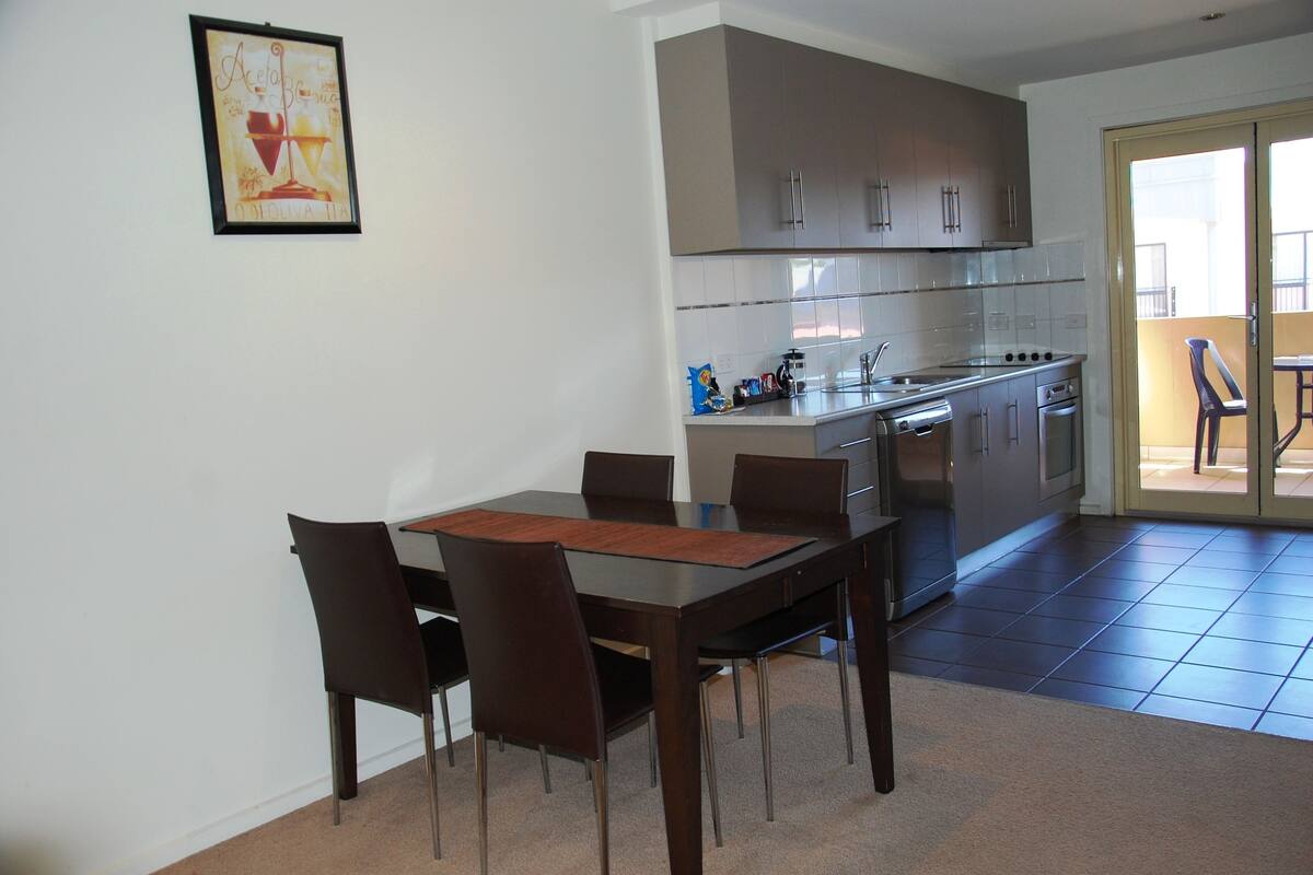 fridge, coffee/tea maker, electric kettle