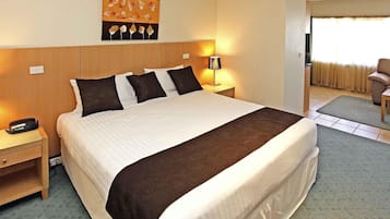 Privilege, Quarto, 1 cama King | Frigobar, escrivaninha, ferros/tábuas de passar roupa