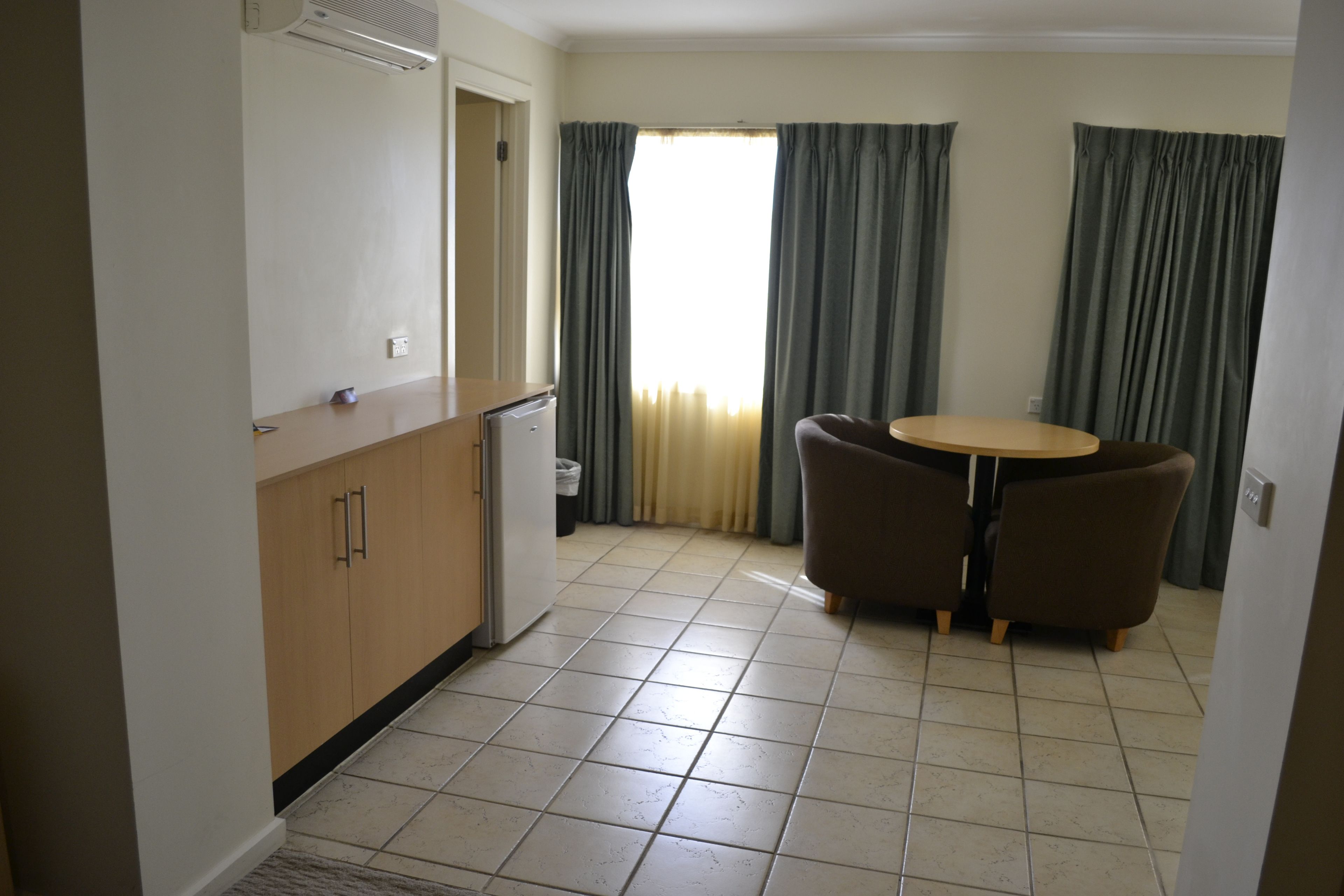 1 bedroom, minibar, desk, iron/ironing board