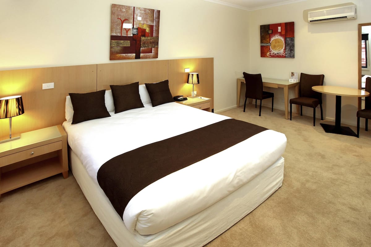 Superior-Zimmer, 1 King-Bett | 1 Schlafzimmer, Minibar, Schreibtisch, Bügeleisen/Bügelbrett