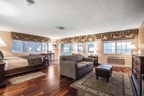 Select Comfort beds, in-room safe, desk, blackout drapes