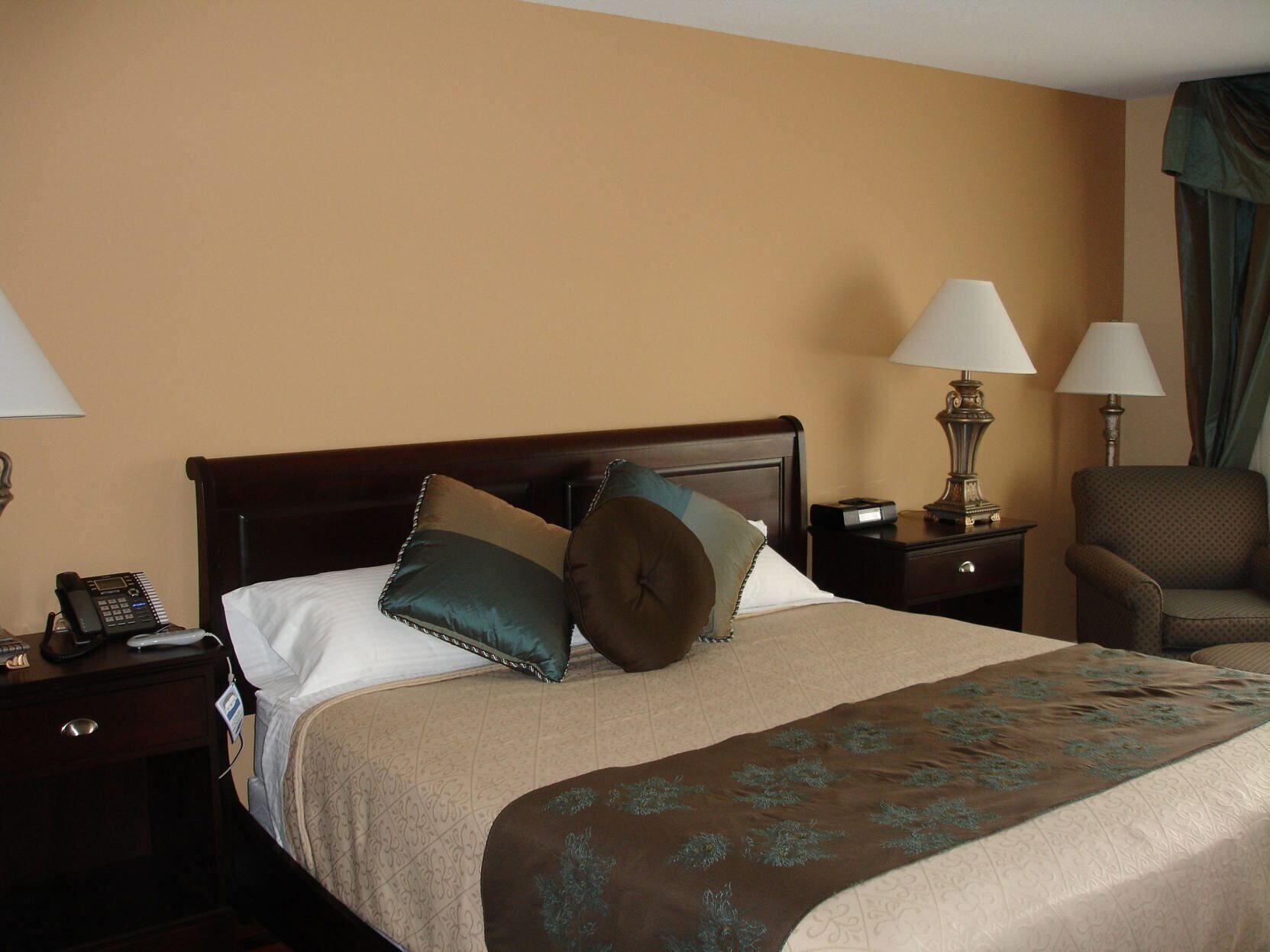 Select Comfort beds, in-room safe, desk, blackout drapes