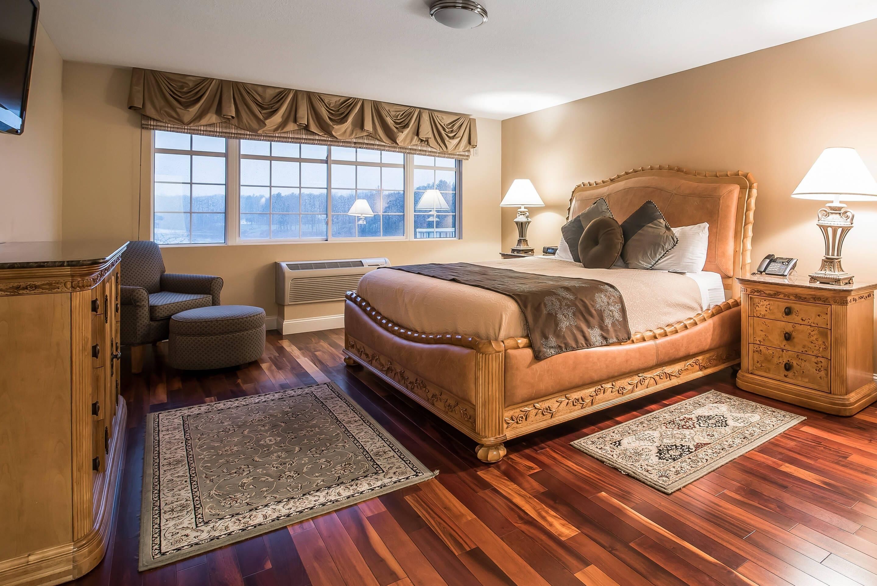 Select Comfort beds, in-room safe, desk, blackout curtains