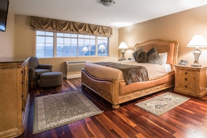 Select Comfort beds, in-room safe, desk, blackout curtains