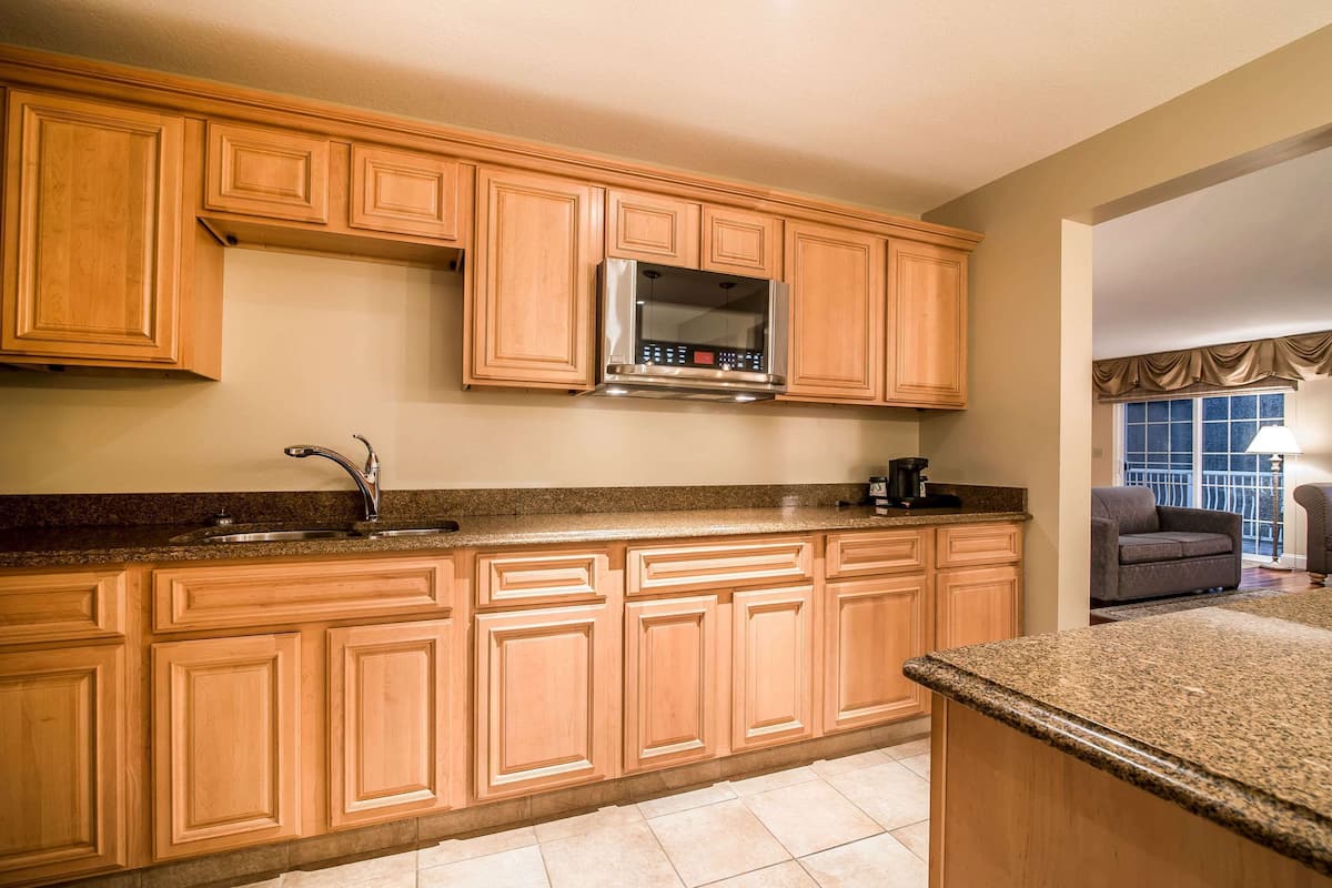 select comfort beds, in-room safe, desk, blackout curtains