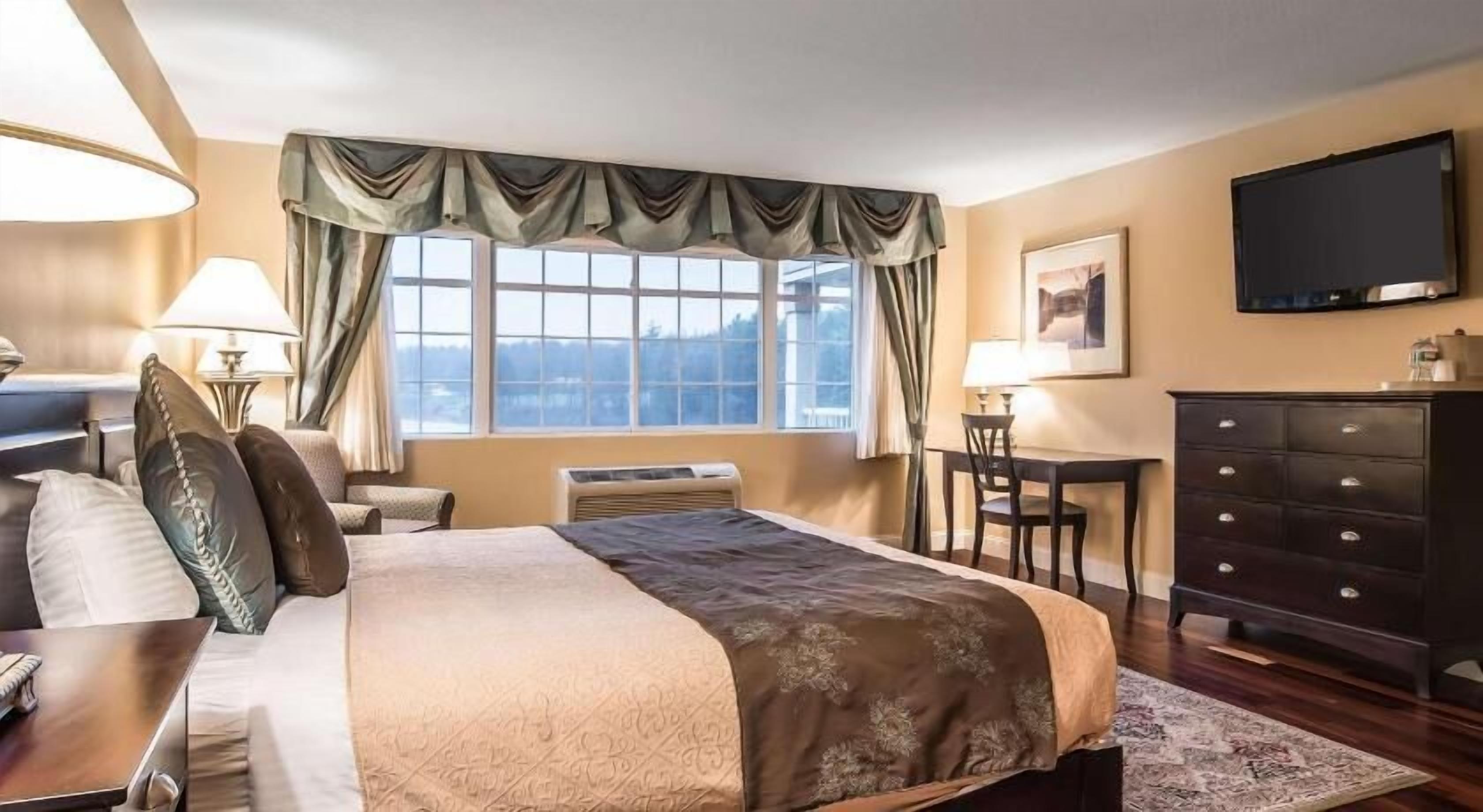 Select Comfort beds, in-room safe, desk, blackout drapes