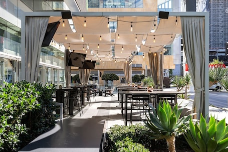 6 restaurants, breakfast, lunch, dinner served; Italian cuisine. JW Marriott Los Angeles L.A. LIVE