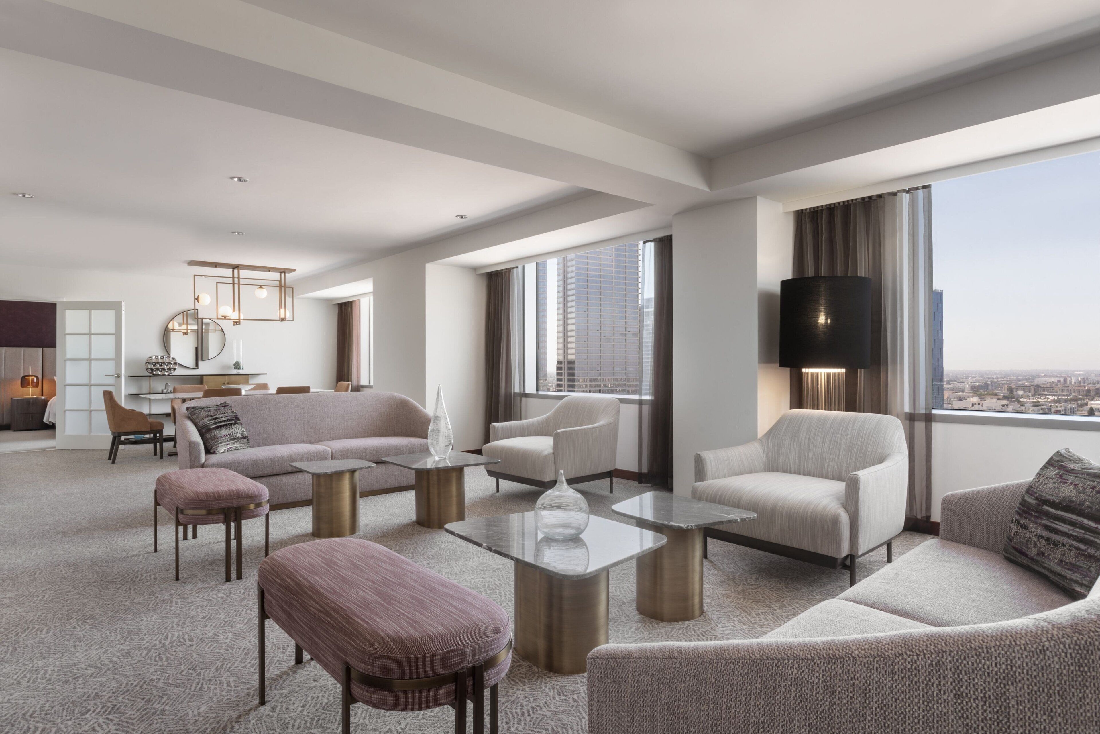 Suite, 1 kingsize-seng, ikke-røyk | Oppholdsrom | Smart-TV, iPod-dokkingstasjon og filmkjøp