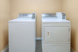 Laundry room - Super 8 by Wyndham Farmers Branch/North Dallas (Farmers Branch)