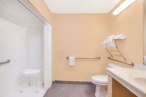 Hair dryer, towels - Super 8 by Wyndham Farmers Branch/North Dallas (Farmers Branch)