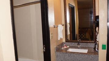 Secador de pelo, toallas