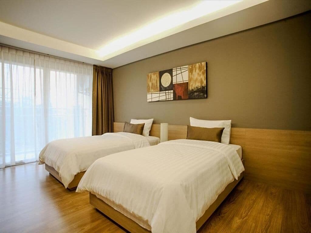 Suite, 1 Bedroom | In-room safe, desk, blackout drapes, iron/ironing board