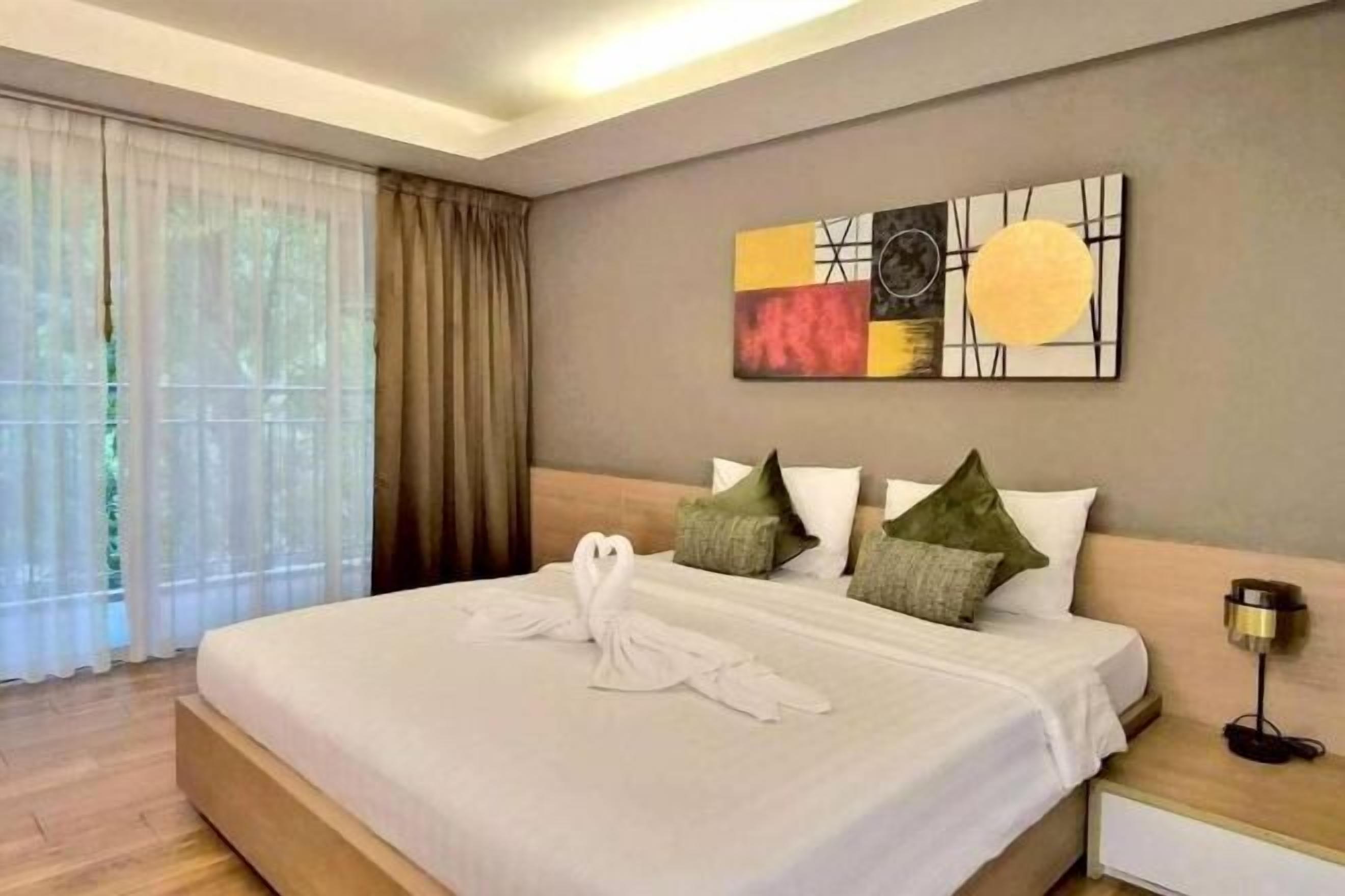 客房內保險箱、書桌、遮光布/窗簾、熨斗/熨衣板