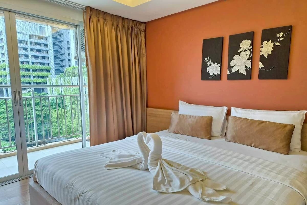 Superior Studio, 1 Double Bed | In-room safe, desk, blackout drapes, iron/ironing board