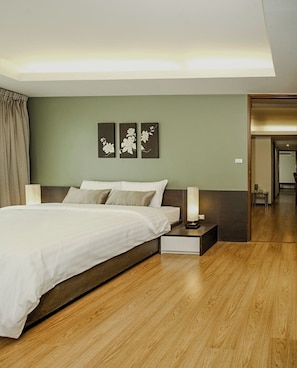 Presidential Suite, 3 Bedrooms | 3 bilik tidur, peti besi dalam bilik, meja, langsir/tirai gelap terus
