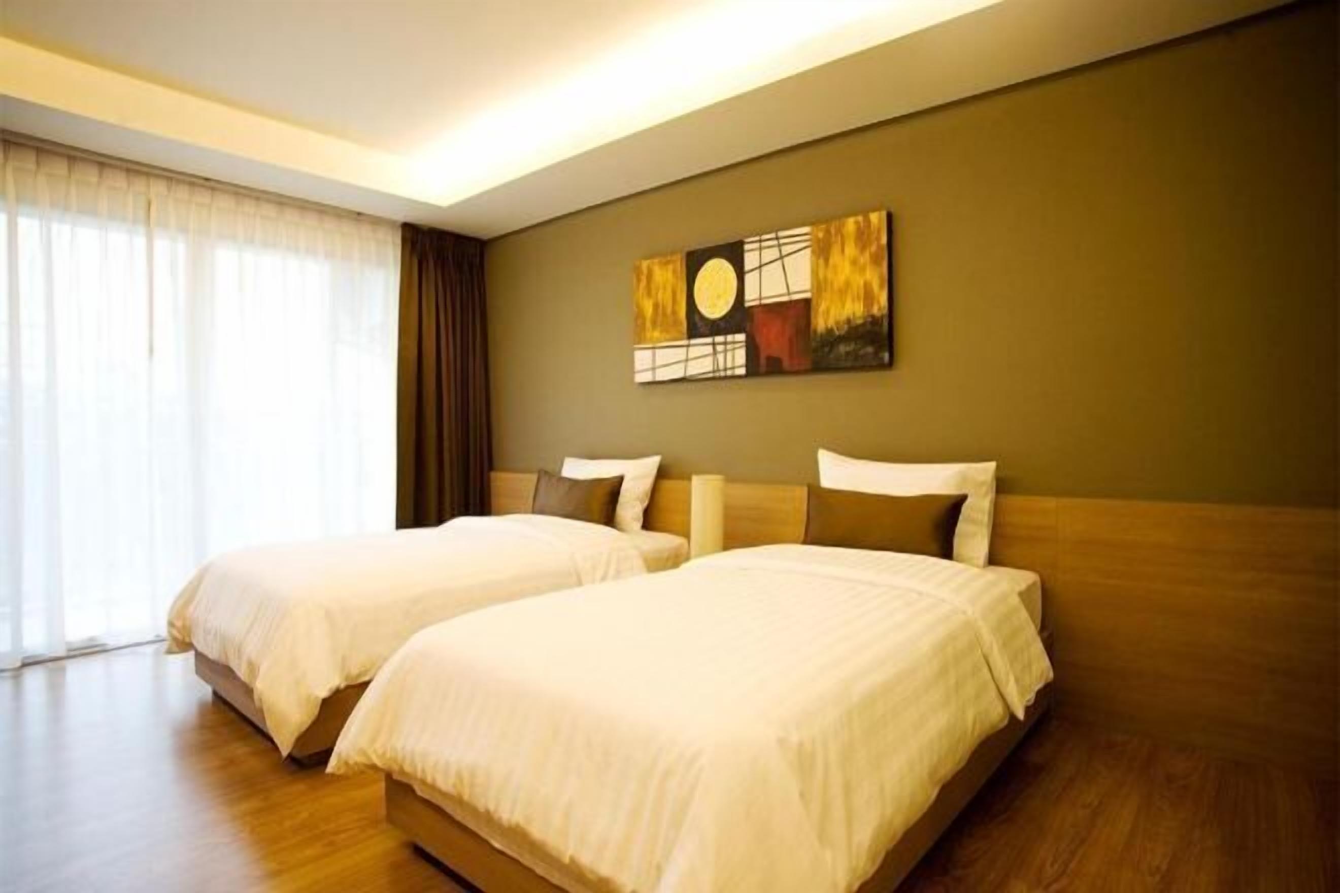 客房內保險箱、書桌、遮光布/窗簾、熨斗/熨衣板