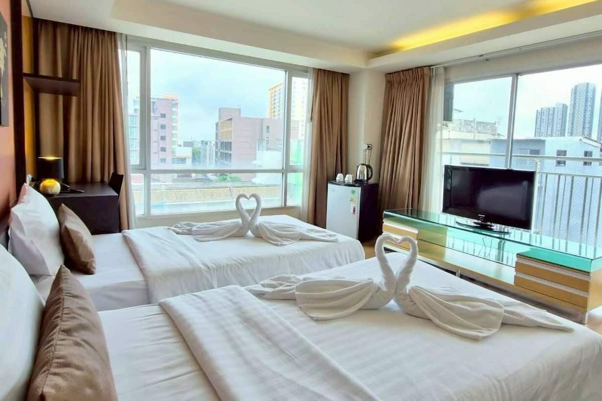 Monolocale Deluxe, 2 letti singoli | Una cassaforte in camera, una scrivania, tende oscuranti