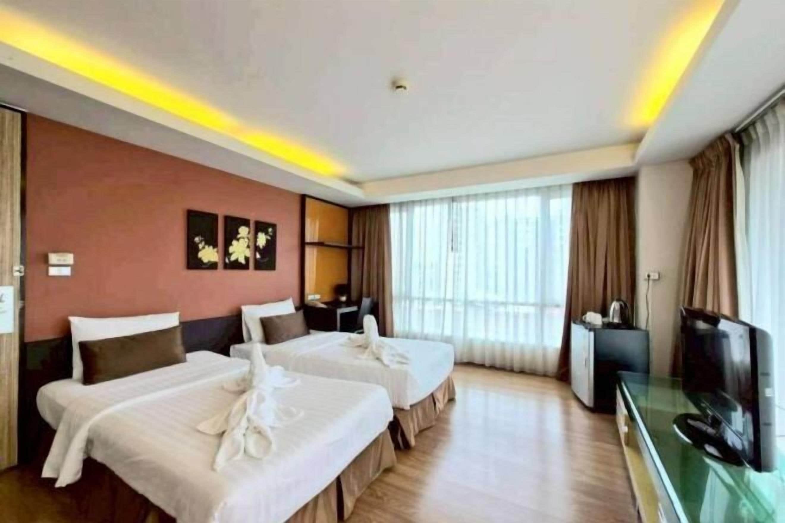 客房內保險箱、書桌、遮光布/窗簾、熨斗/熨衣板