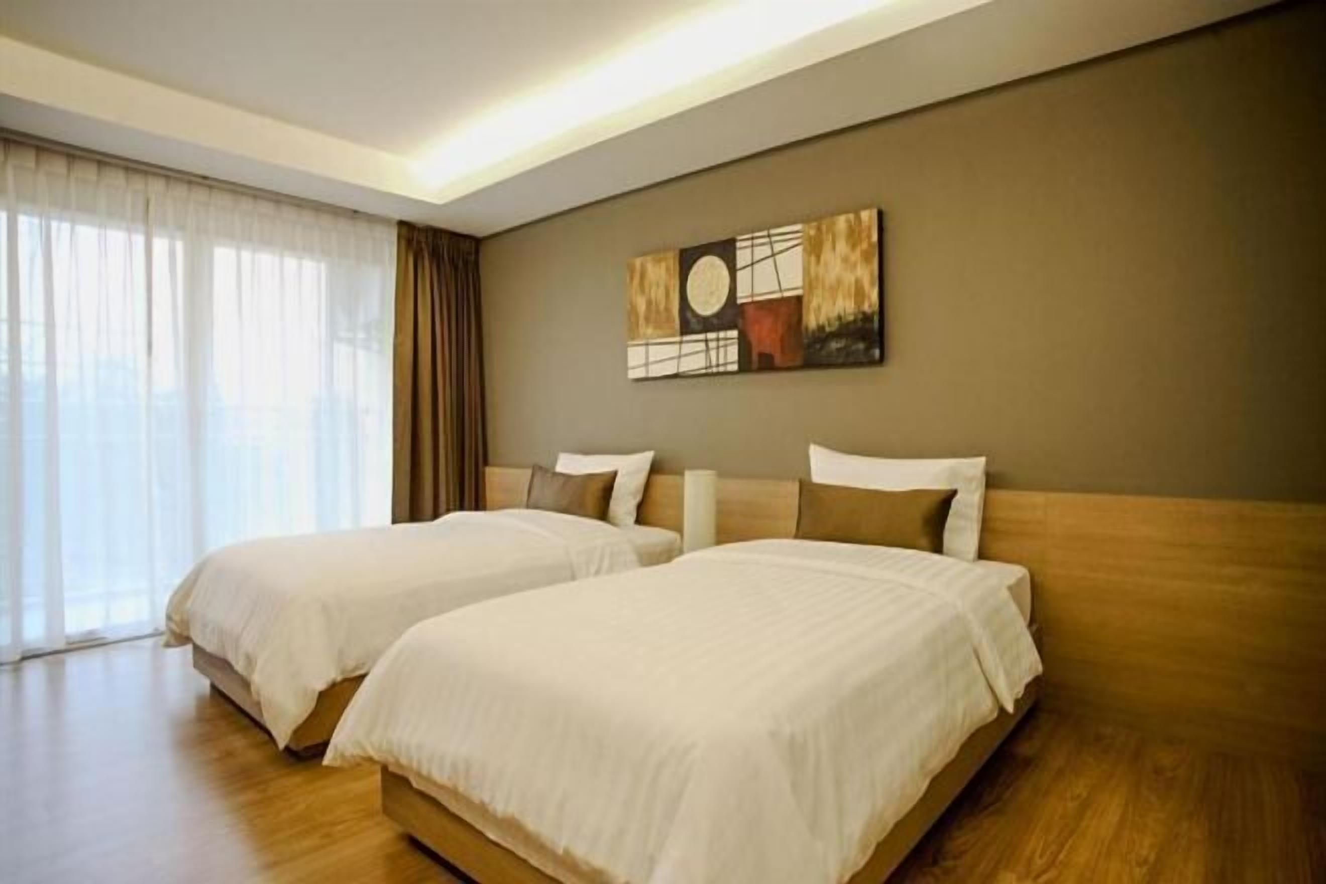 客房內保險箱、書桌、遮光布/窗簾、熨斗/熨衣板