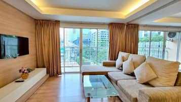 Suite, 2 chambres | Coin séjour