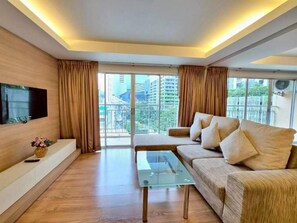 套房, 2 間臥室 | 起居區 | 32-吋電漿電視、衛星頻道、電視、 DVD 播放機