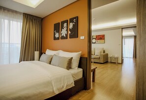 ห้องสวีท, 2 ห้องนอน | 3 ห้องนอน, ตู้นิรภัยในห้อง��พัก, โต๊ะทำงาน, ผ้าม่านกันแสง
