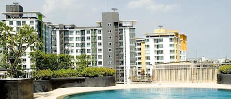 Outdoor pool, sun loungers