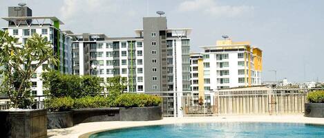 Outdoor pool, pool loungers