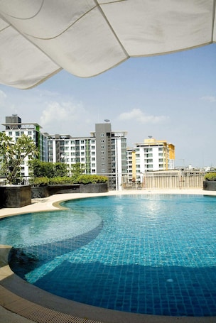 Outdoor pool, sun loungers