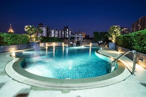 Outdoor pool, pool loungers