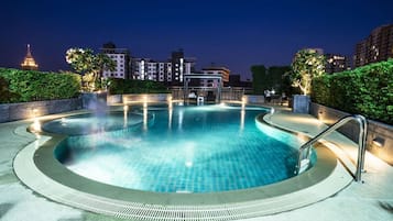 Outdoor pool, pool loungers