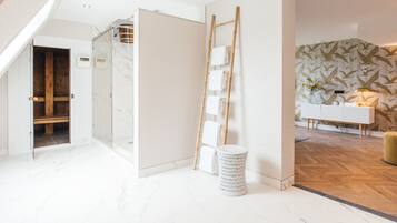 Deluxe Suite, 1 Queen Bed, Sauna, Garden View | Bathroom