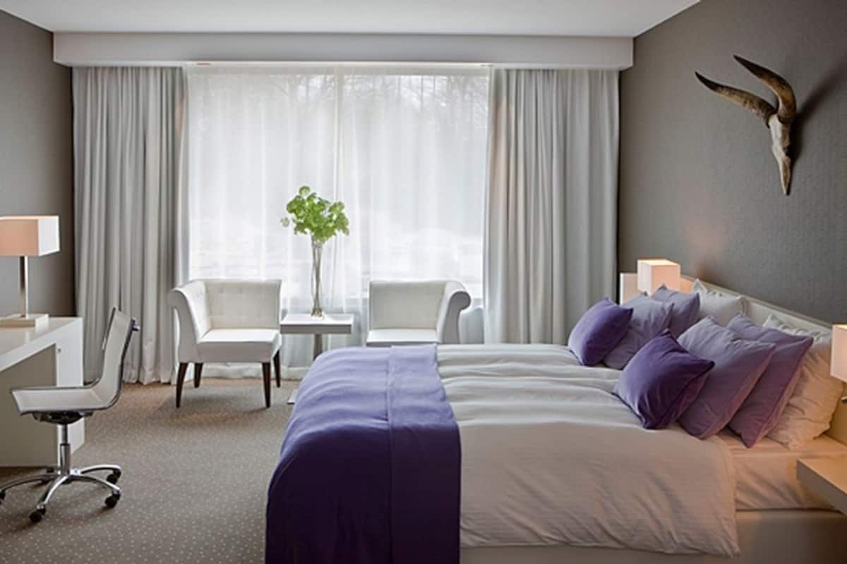 Comfort Twin Room (Accessible) | 1 camera, copriletto in piuma, una cassaforte in camera, una scrivania