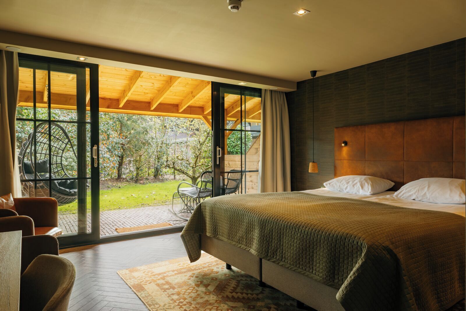 Comfort Twin room with shower and terrace (Courtyard area) | Down duvets, in-room safe, desk, blackout curtains