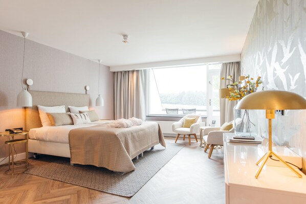 Deluxe Suite, 1 Queen Bed, Sauna, Garden View