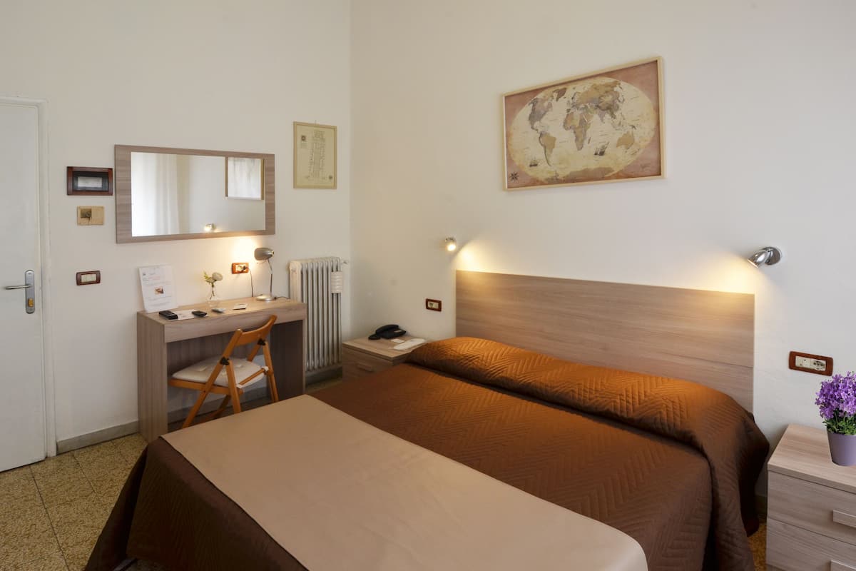 Minibar, laptop workspace, soundproofing, free WiFi