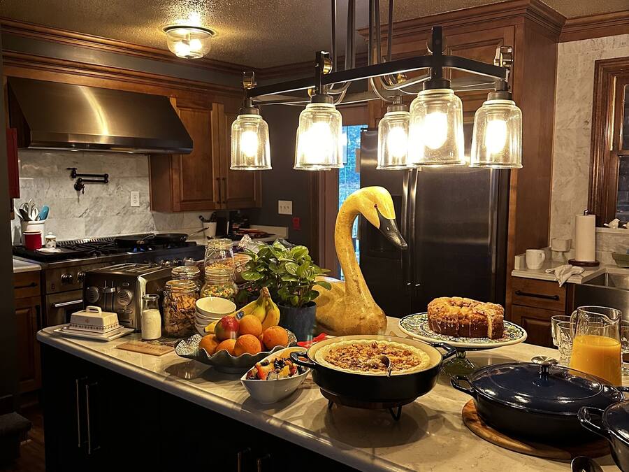 Een espressoapparaat, een koffiezetapparaat/waterkoker, een waterkoker