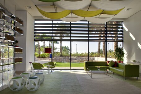 Park Inn by Radisson Abu Dhabi Yas Island - Image 18
