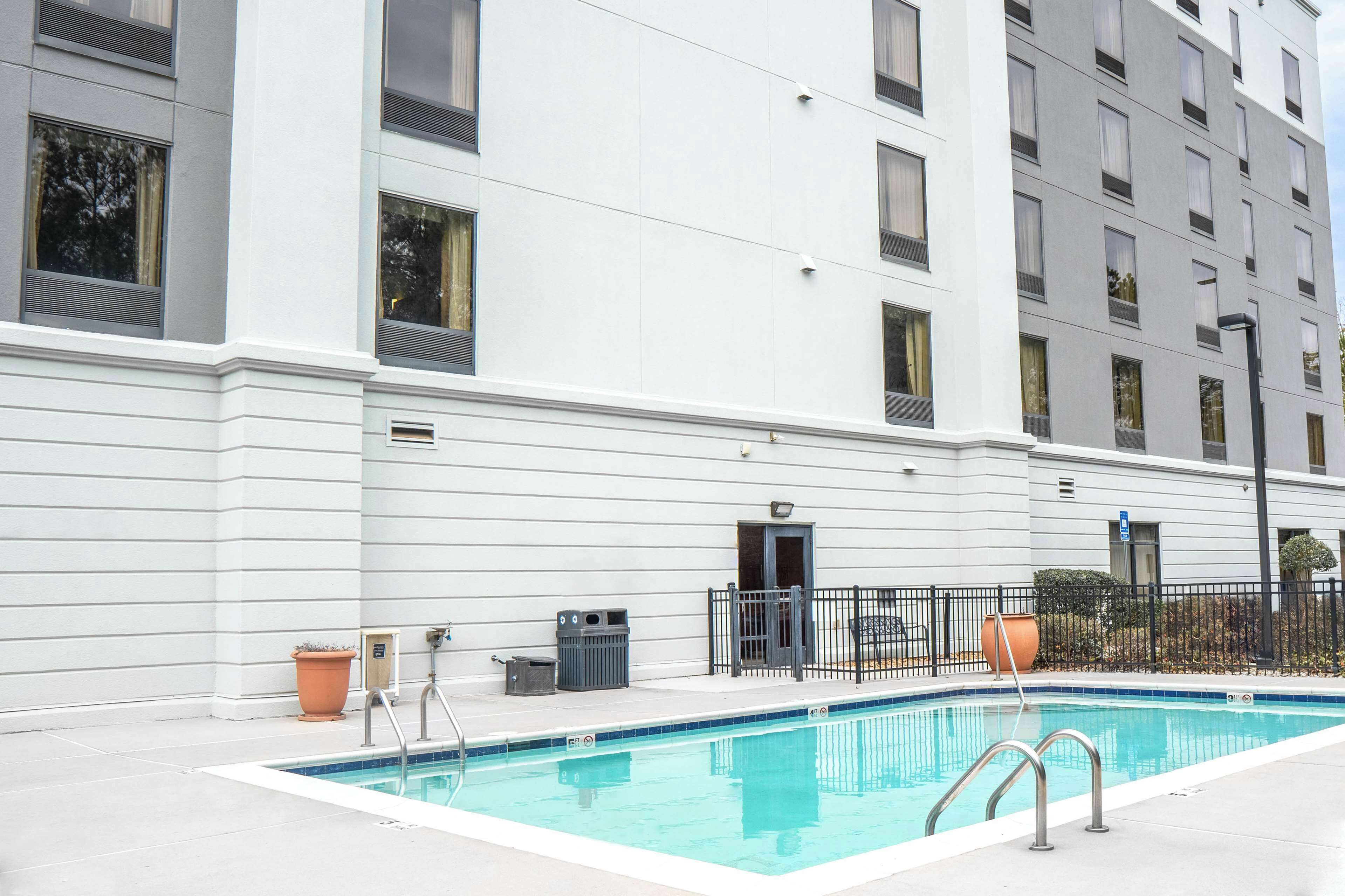 outdoor pool, pool loungers