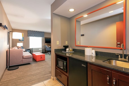 Two Queens Studio Sofabed | Minibar. Hampton Inn & Suites Marshalltown