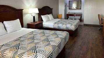 Escritorio, cortinas opacas, wifi gratis y ropa de cama