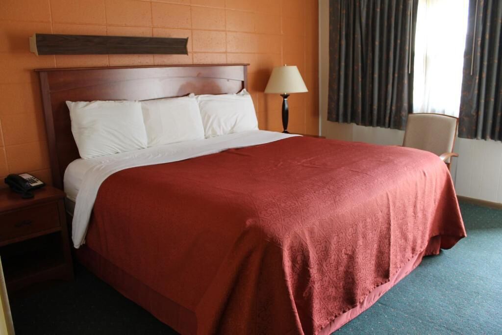 Free WiFi, bed sheets, alarm clocks