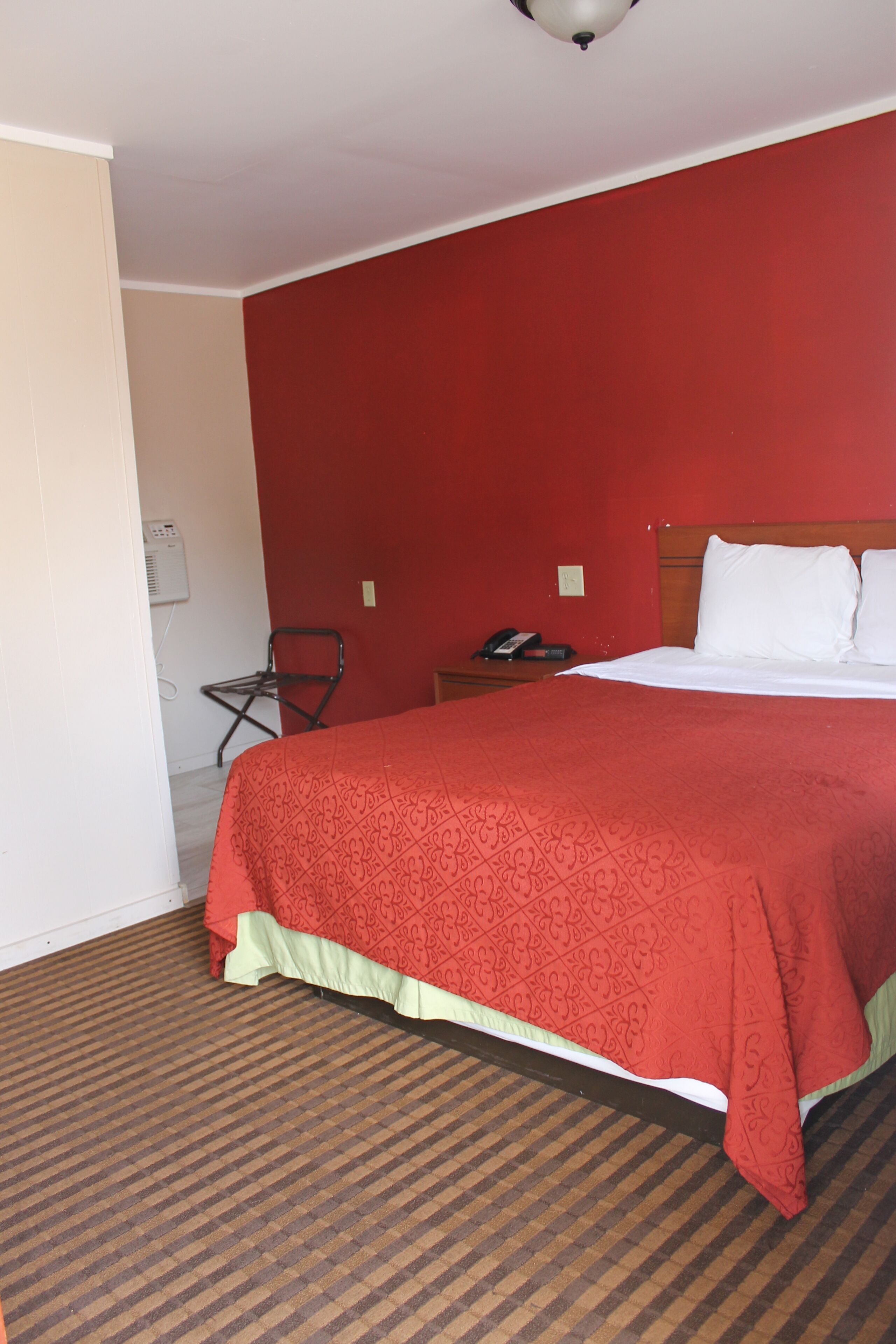 Free WiFi, bed sheets, alarm clocks