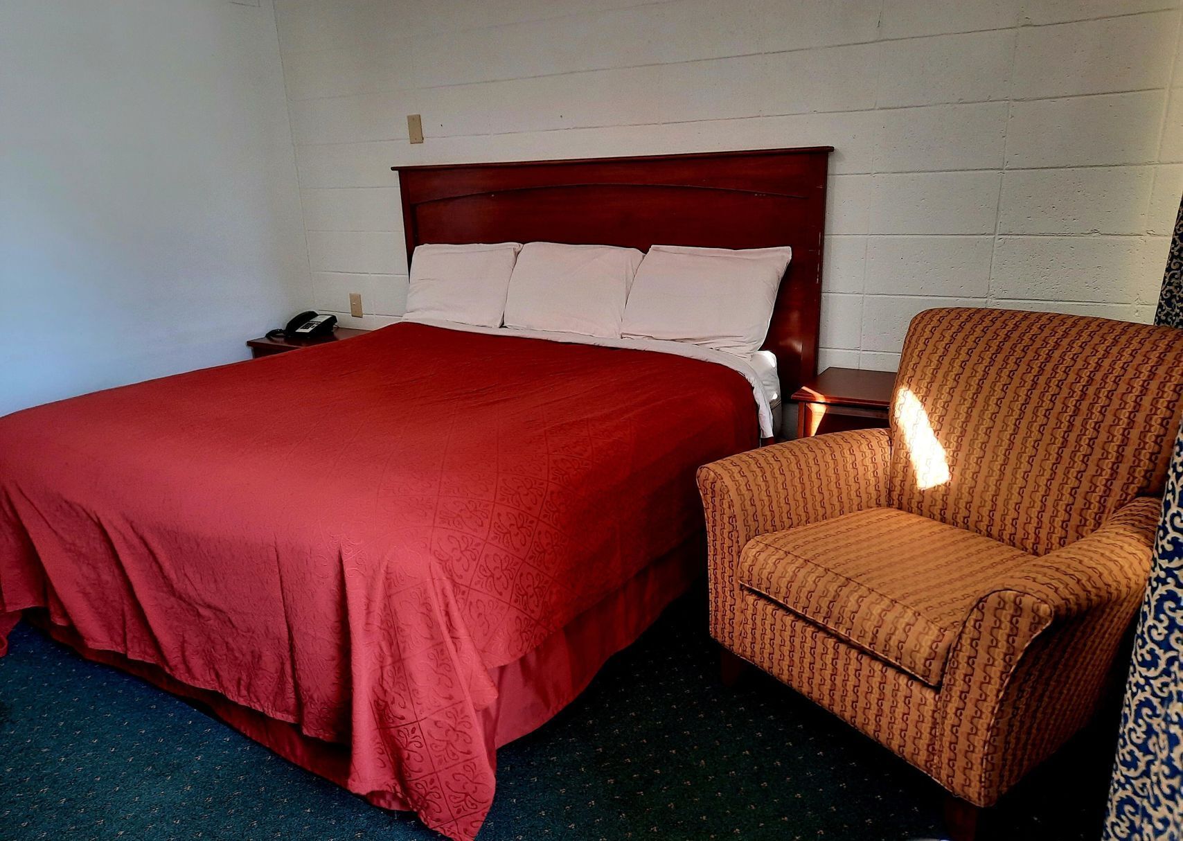 Free WiFi, bed sheets, alarm clocks