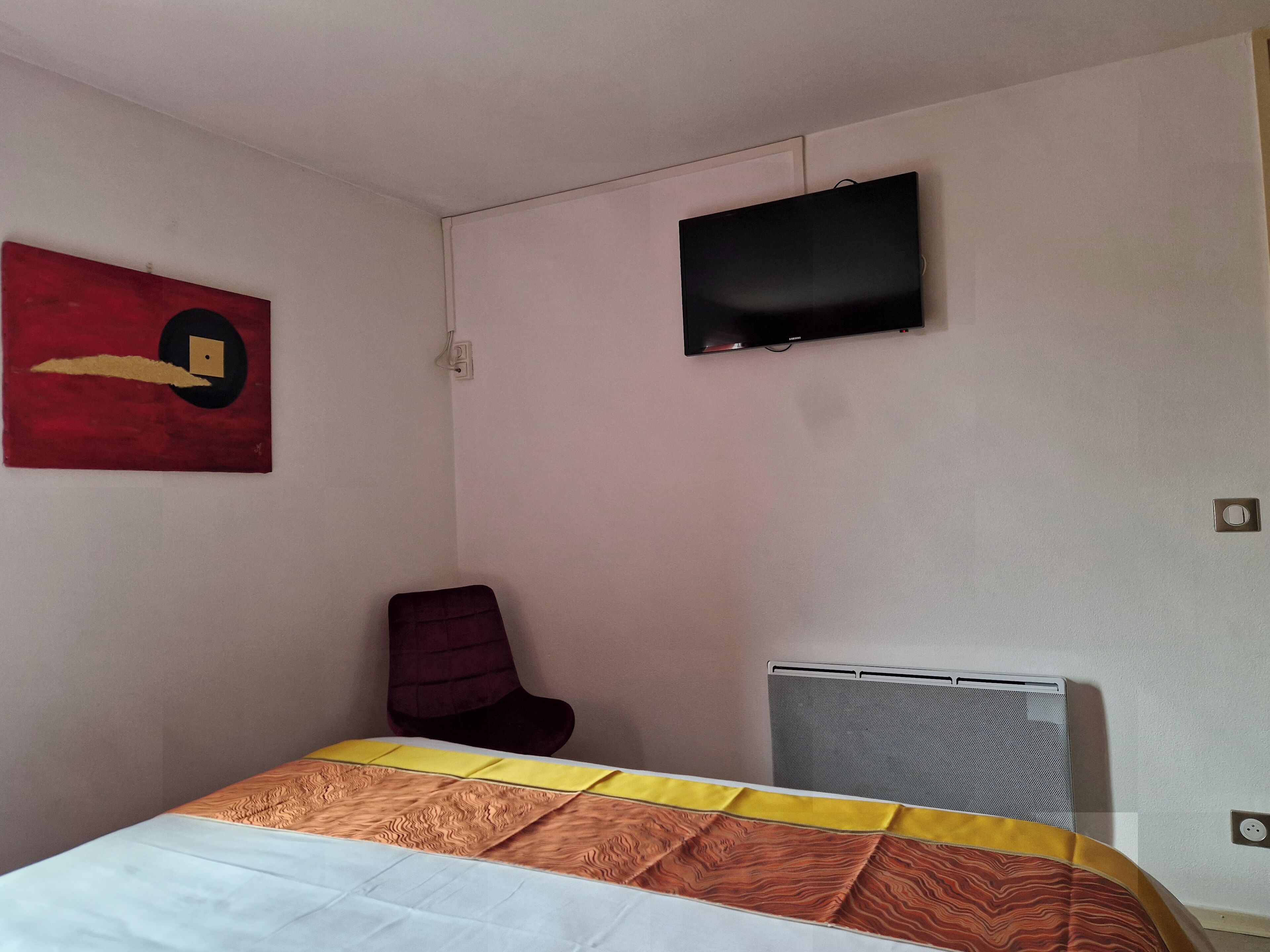 quadruple room | desk, free wifi, bed sheets